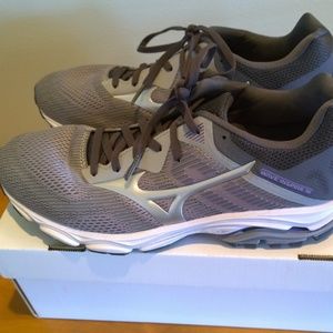 LIKE NEW! Mizuno Wave Inspire 16 Women's run shoe